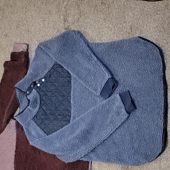 Sweaters - Picture 2 of 6